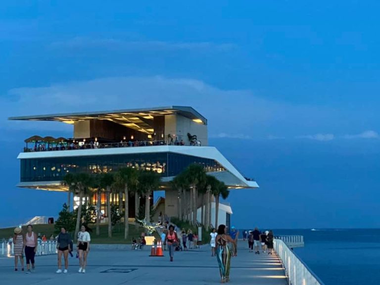 Pier Teaki Restaurant and Bar in St. Petersburg at the new pier